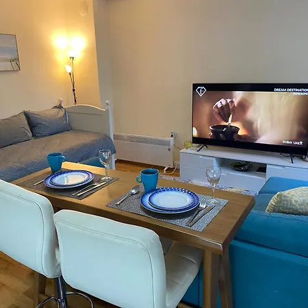 To Door At Mountain View 1br Апартаменти