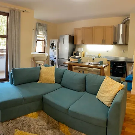 To Door At Mountain View 1br Апартаменти Бансько