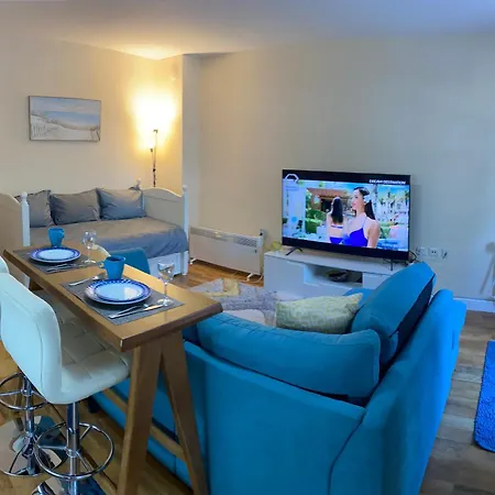 To Door At Mountain View 1br * バンスコ