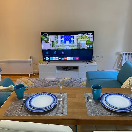 To Door At Mountain View 1br Apartment *